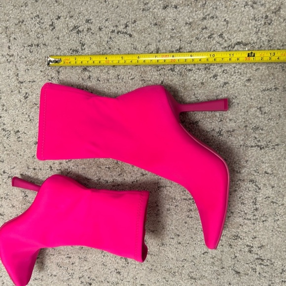 Steve Madden NEW 6.5 “Vakay” Pink Heeled socked Boots Stiletto Minimalist Design - Picture 12 of 16